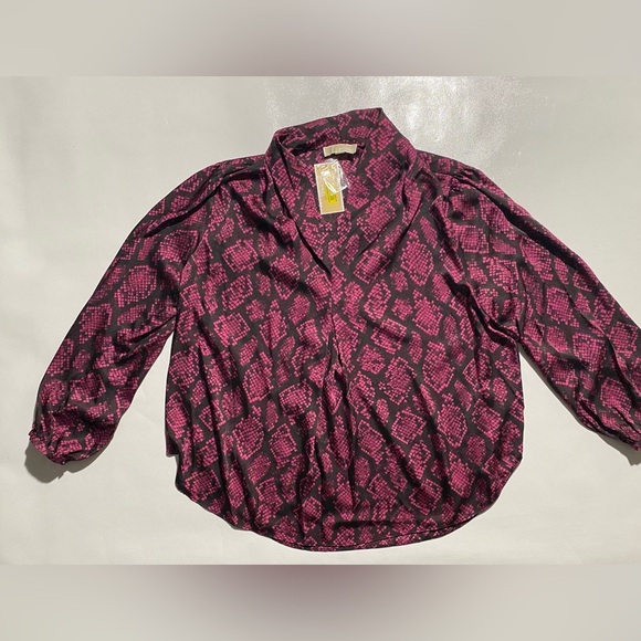 MICHAEL Michael Kors Tops - NEW Plus 2X Michael Kors Fuchsia Snake Prnt Satin‎ V Neck Long Sleeve Top $110
